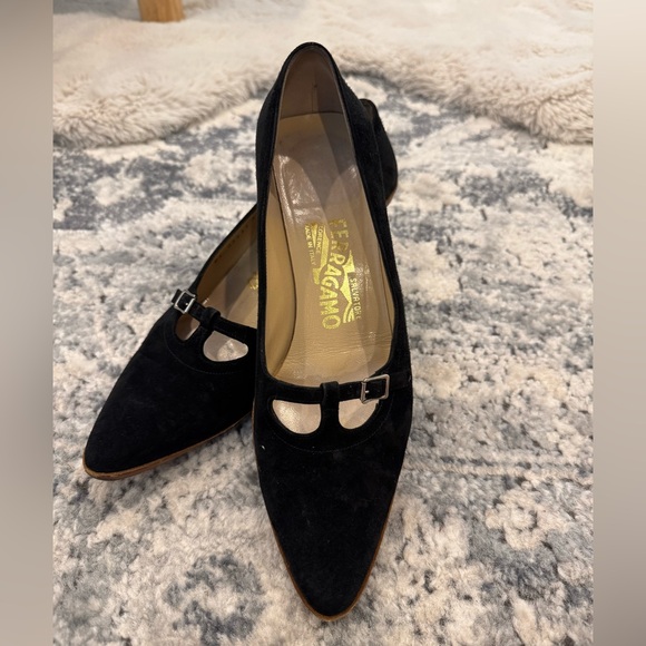 Salvatore Ferragamo Shoes - Salvatore Ferragamo vintage suede pump size 7